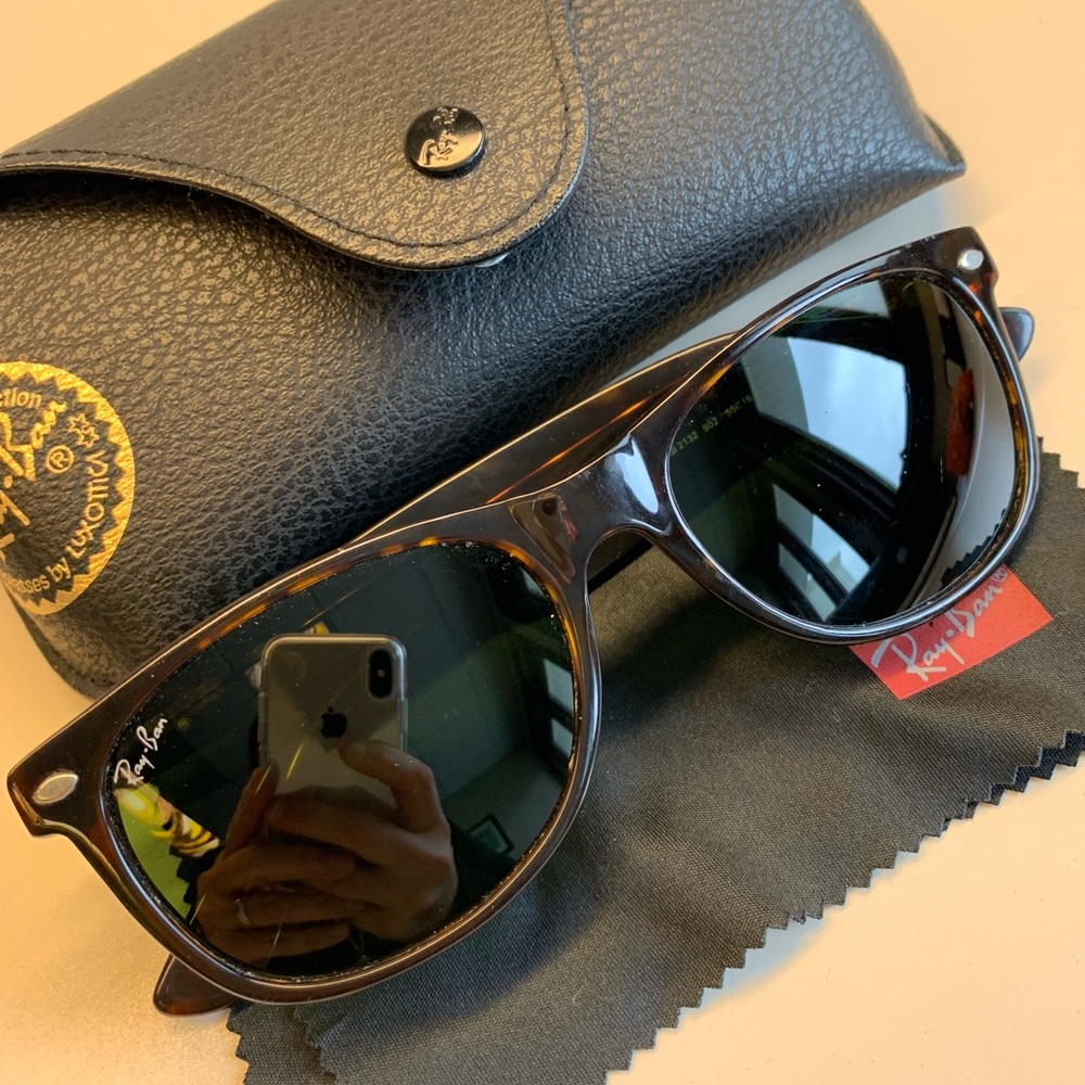 Tortoise Ray-Ban Wayfarer Sunglasses 🕶. RB2132